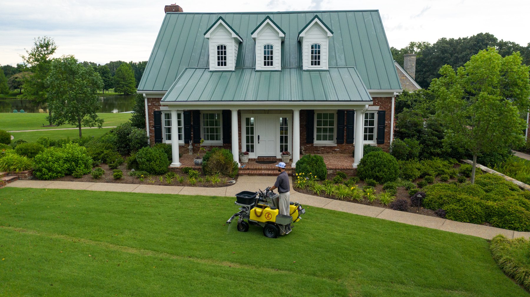 Lawn care technician spraying a lawn