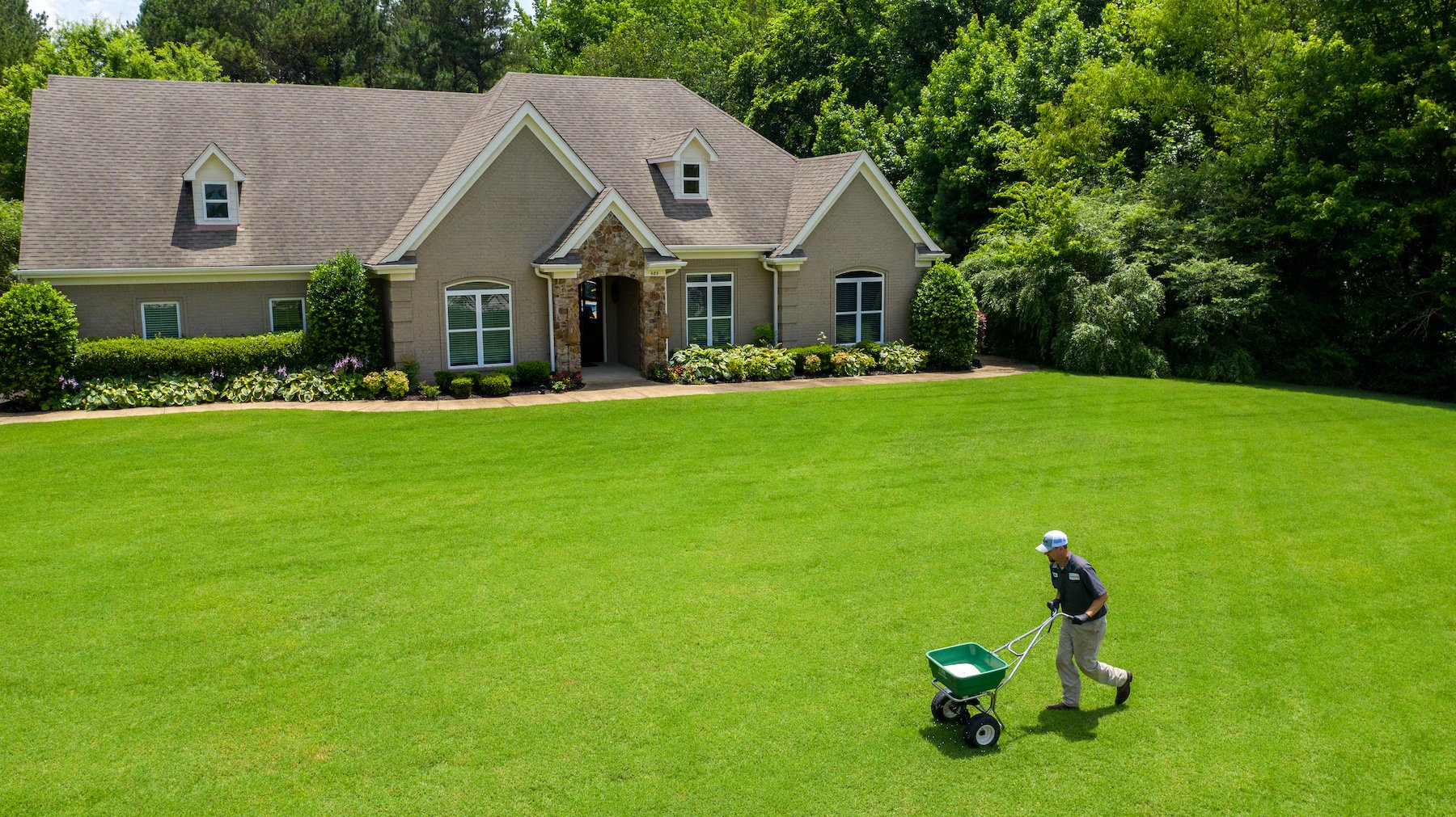 lawn care technician fertilizer